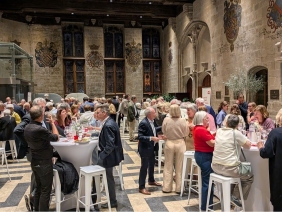 Na de academische zitting en de uitreiking van de ROSA 2026 volgde een gezellige walking dinner.